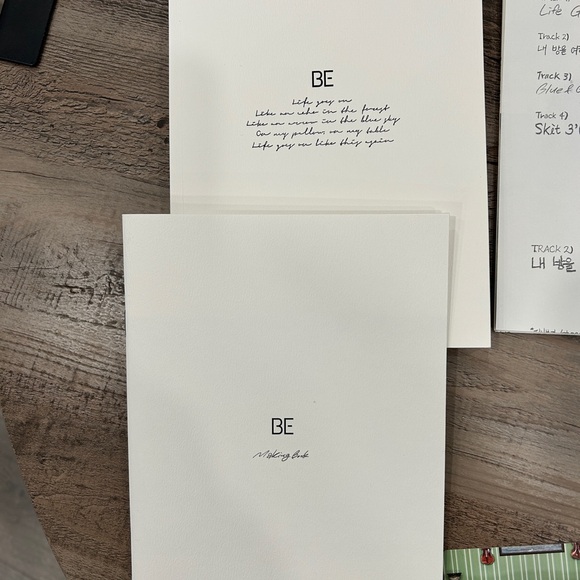 BTS BE Album - Picture 4 of 9
